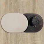 Priza de blat incorporabila cu capac de acoperiere cu o priza 220 si o priza USB