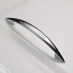 Maner metalic UZ-05 pentru mobilier finisaj cromat (lucios) cu distanta intre gauri 128 mm